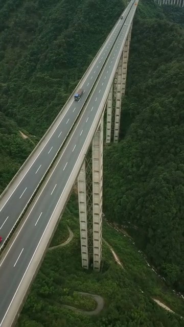 腊八斤特大桥全景图片