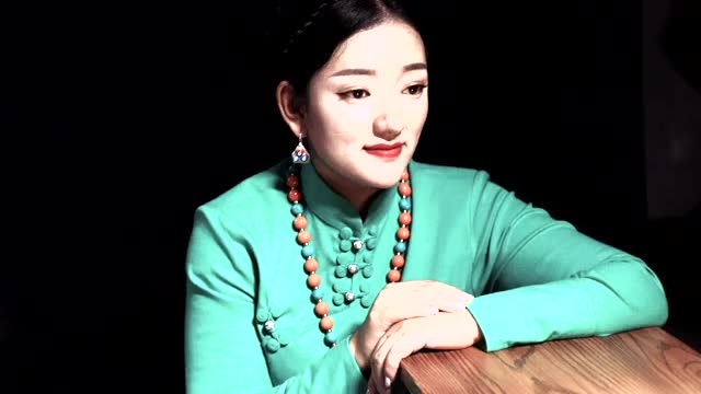 藏族女歌手兰卡布池最新单曲相遇是我们的缘