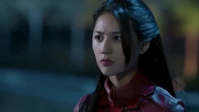 炎枪重黎在赤霄剑面前,也只能拼命抵抗