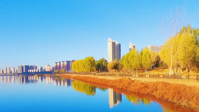 辽宁朝阳初冬之际,大凌河两岸风光依然独好,美景如画卷