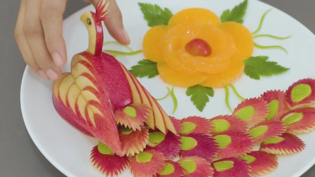 这是凤凰还是孔雀,这水果拼盘还能吃吗 蒲兴生鲜