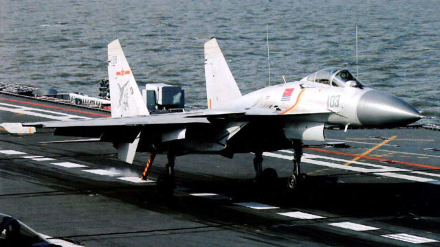 歼15t弹射舰载机亮相,新航母呼之欲出,美:中国航母速度惊人