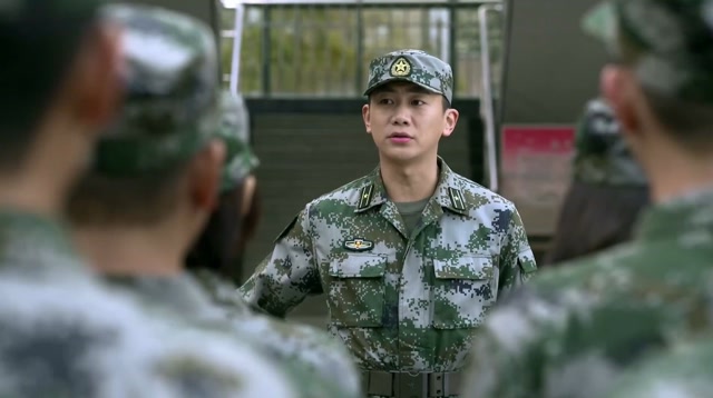 青春集结号:要求统一交手机,尹东却交了个模型,被耿教官发现