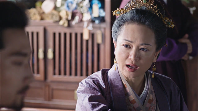 燕云台韩夫人告诉韩德让他们可是有过婚约的而韩夫人一见菩萨哥就开心