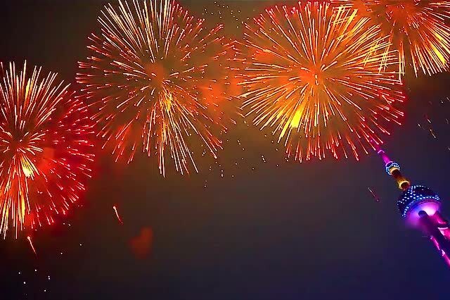 儿子为了让母亲走得隆重一点,居然把骨灰做成烟花