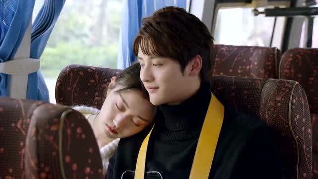 世界上最动听的你:乔易白让虞欢靠着自己睡觉,不料罗茜也靠着梁成睡觉