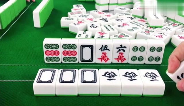四川麻将:西风白板碰碰碰,杠上开花呼之即来,现在就是静静的等待时机