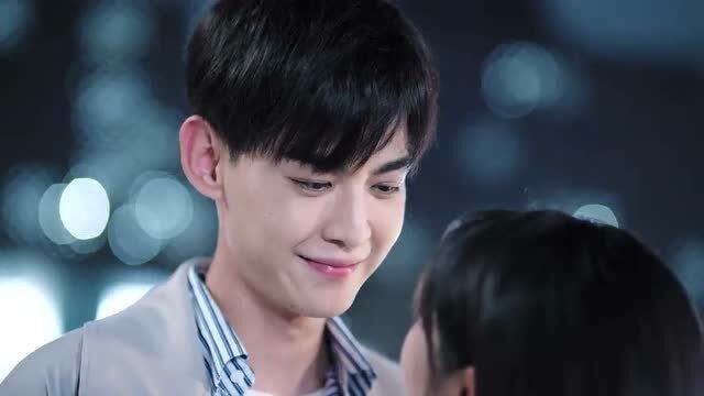 我的小确幸温少卿和从容甜蜜约会了温少卿抱着从容甜蜜相吻啦真甜