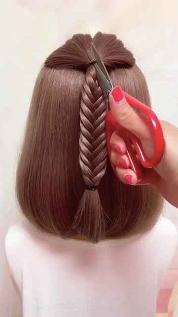 短发也能扎出鱼骨辫,你学会了吗