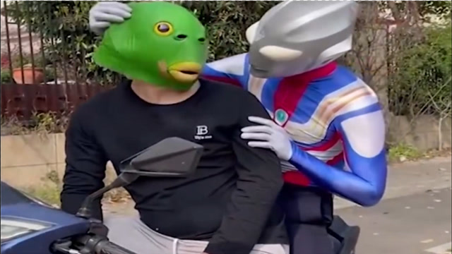 爆笑:当奥特曼爱上绿头怪