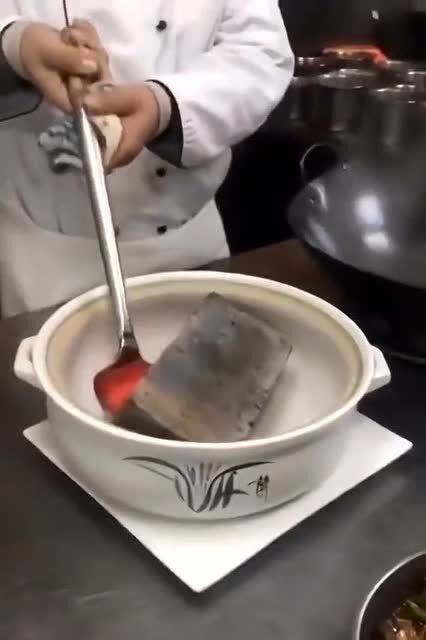 砖头怎么也不会想到自己竟然上了餐桌,成了一道硬菜!