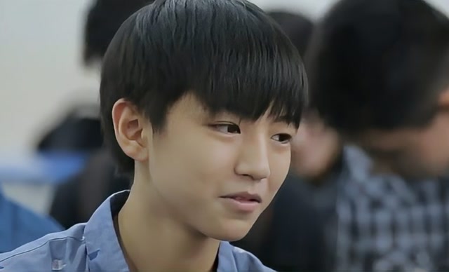 早年的王俊凯这么低调,初中班主任高度评价,小伙很优秀