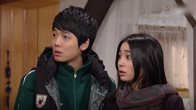 《你笑了》郑敬淏李珉廷抱头痛哭被发现,为隐瞒爷爷病情谎称有身孕