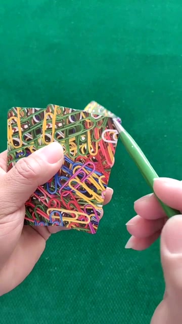 老千如何从背面透视扑克牌的现场带你揭秘普通扑克背面认牌方法