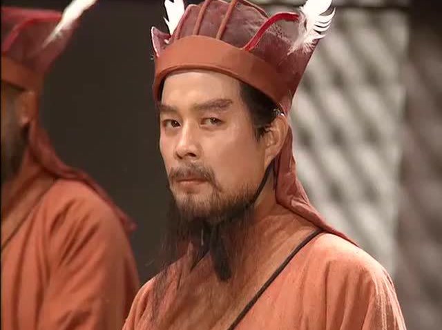 三国演义:董卓朝堂之上妄议废立之事,袁绍拔剑向董卓!