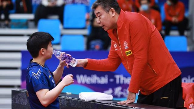 孙颖莎成团宠了!李隼,刘国梁等教练亲自上阵,冲击3冠无忧啊