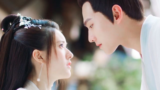 杨洋赵露思一秒对视cp感爆棚