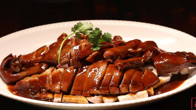 特色粤菜碌鹅名不虚传,鹅肉皮脆肉嫩,好吃还不腻