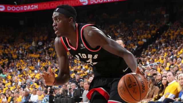 西亚卡姆赛季扣篮集锦 一飞冲天滑翔暴扣抢断快攻单臂抡扣