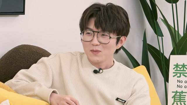 毛不易模仿恋爱肉麻瞬间,李雪琴直摇头