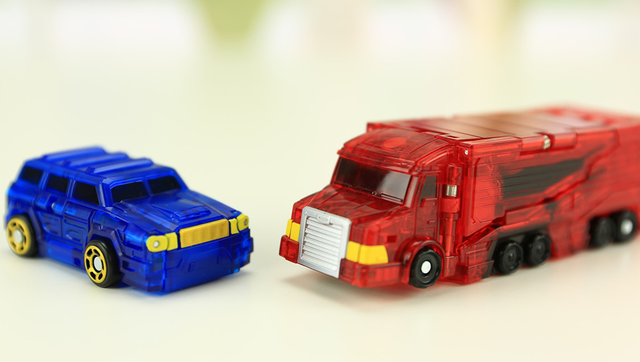 超能玩具白白侠  白白侠玩具秀:韩国魔幻车神第一弹 猫鹰车神vs魔蛙