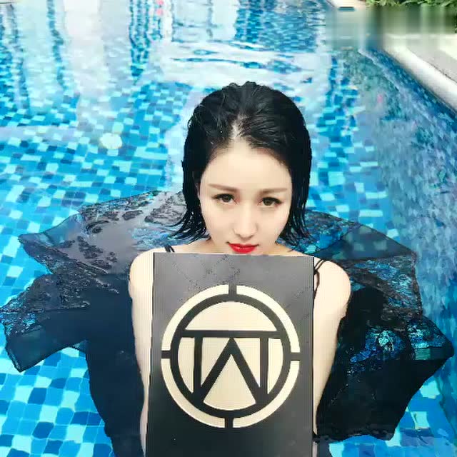 ttwo董事长张雨婷拍摄ttwo即瞬焕颜精萃乳新品美图