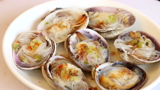 名师教您做菜——蒜蓉蒸象拔蚌