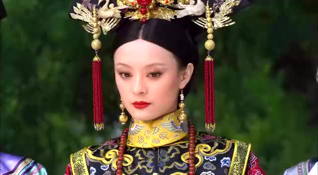 《甄嬛传》熹妃浓艳盛装摄人心魂 可谁注意背后槿汐的表情了
