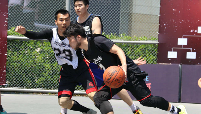 上海滩街球激战hotdog鲁锋助演汤姆熊篮球联赛