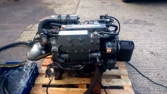 启动洋马4缸船用柴油发动机