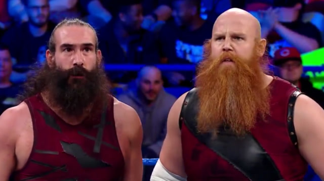 wwe蛮力兄弟抽一巴掌再发绝招,这种打法真是新鲜!