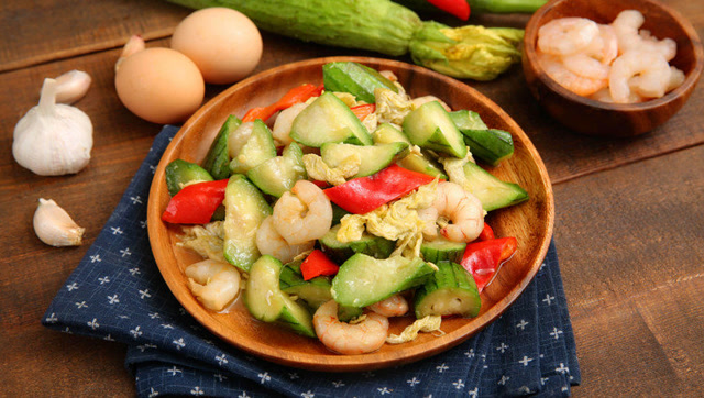 虾仁滑蛋炒丝瓜,美容养颜减龄菜