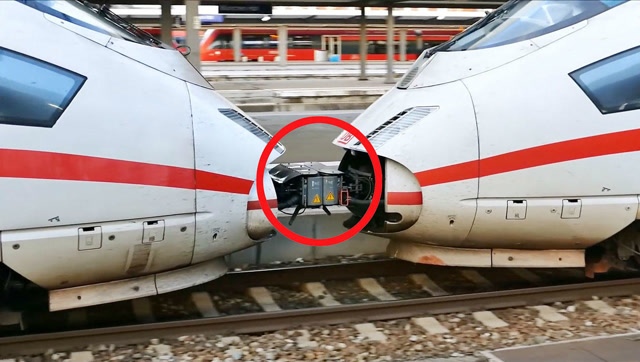 实拍:你知道高铁动车车厢是怎么连接得吗?原来过程这么简便
