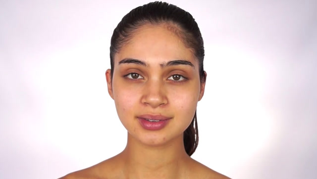 农村黑妹素颜略丑,都没人娶,化妆后说媒的排长队