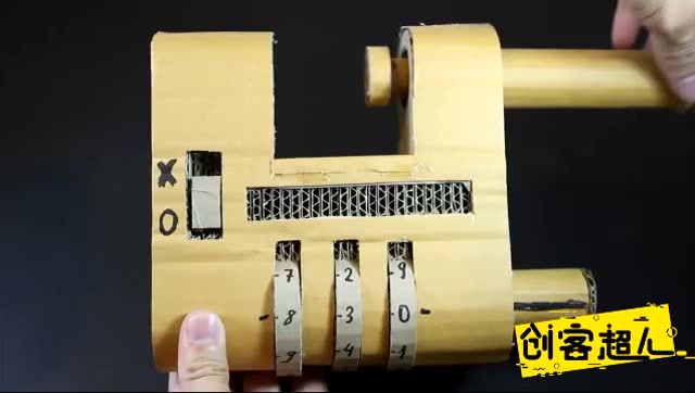 大神用快递盒diy了一个密码门锁,和真的一模一样!