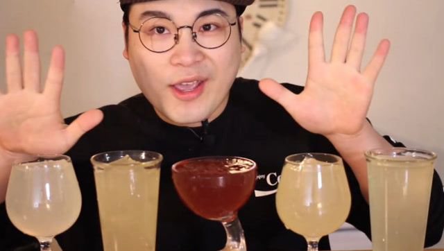 韩国吃货小哥donkey今天吃美味的杯装果冻啦