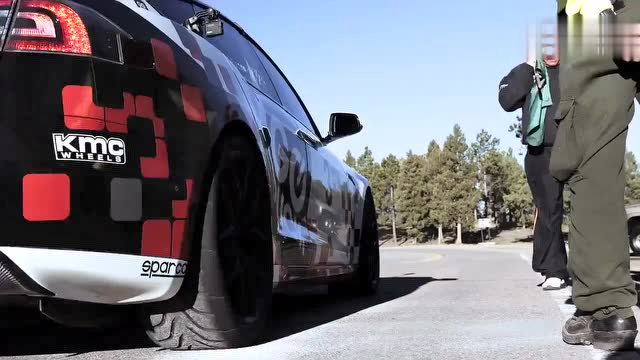 高原极寒挑战!改装赛车版特斯拉 p90d挑战派克峰