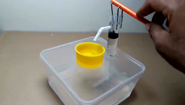 如何制作一个迷你手动水泵