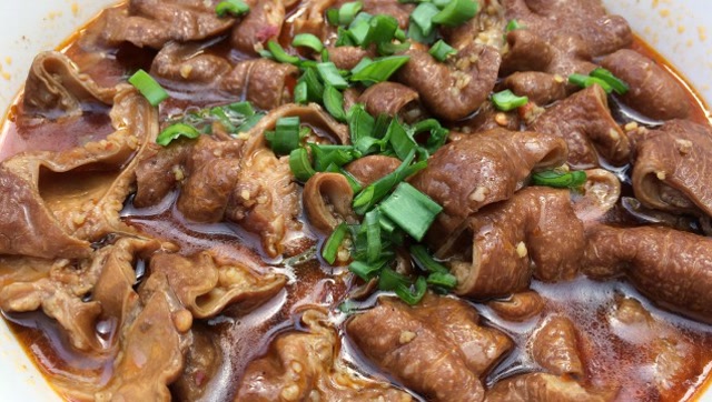 这才是地道的肥肠臊子做法,步骤清晰免费教你,学会我也能开店了