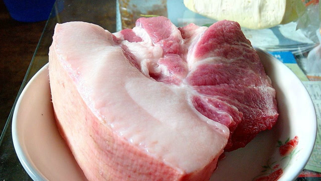 吃肉对身体好处多,可实话告诉你:长成这样的血脖肉真的不要吃