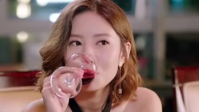 张雨欣吃饭看到了一个人后,瞬间变脸!