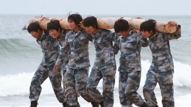 中国女兵在训练的时候,生理期是如何度过的呢?看完表示心痛不已!