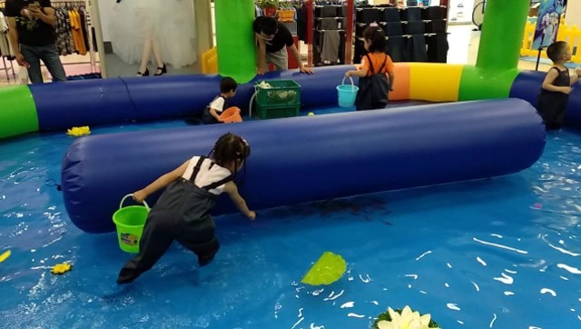 宝宝的职业体验渔夫和金鱼,下鱼池用网捞鱼