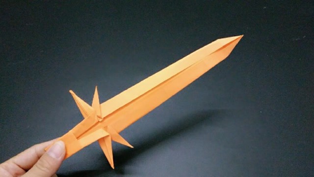 随手一张纸折出一把大宝剑折纸,关键是不伤人,很好玩孩子也喜欢