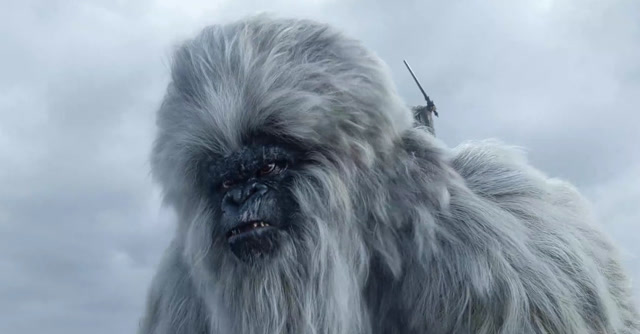 白猿大战妖兽,面对比自己体型大十倍的对手也丝毫不惧