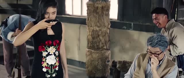 金鸡大劫案:谈莉娜误喝童子尿,得知真相刷烂了牙龈!