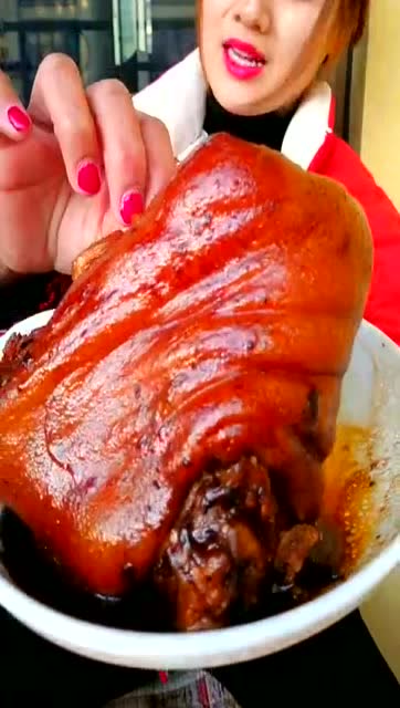 吃播,姐们大口吃肘子,这操作简直了,真羡慕你啊,好吃的