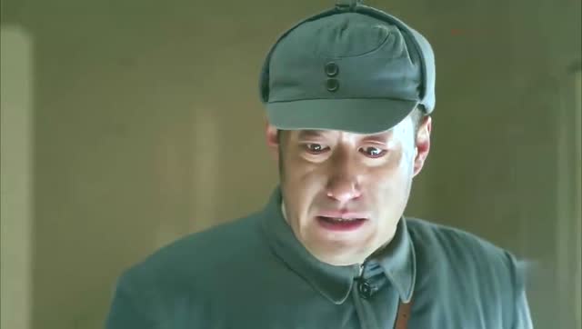 枝野胜男看着没了炮架的博福斯山炮,感慨炮神还能这样开炮