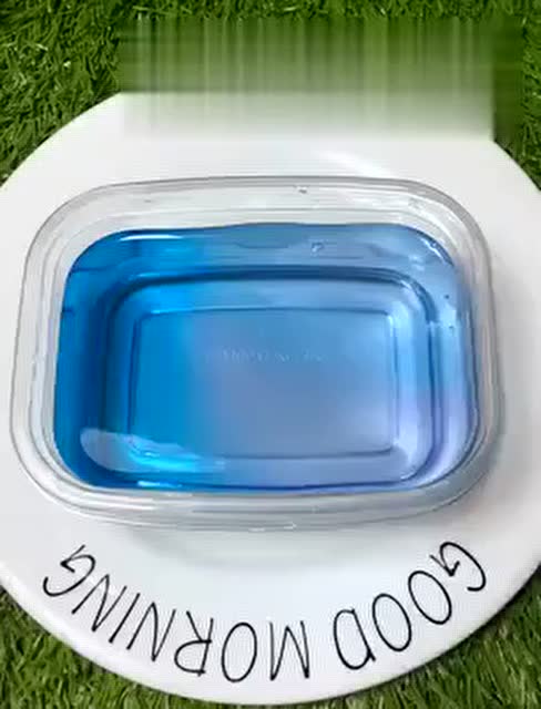 一款超好玩的蓝色假水,流动性很好,玩起来超级解压!