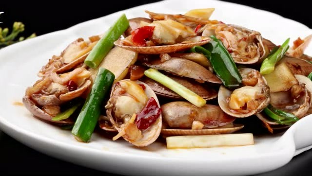 小海鲜真的怎么做都好吃,这道姜葱炒花蛤,简单易做,十分美味哦!